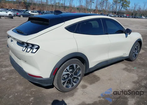 2025 Ford Mustang Mach-E Select z USA, uszkodzony, nr VIN 3FMTK1S53SMA02794